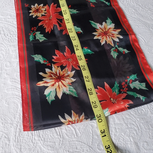 Christmas Poinsettia Scarf EUC - Picture 5 of 8